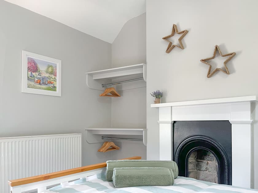 Twin bedroom | Rose Cottage, Cromford