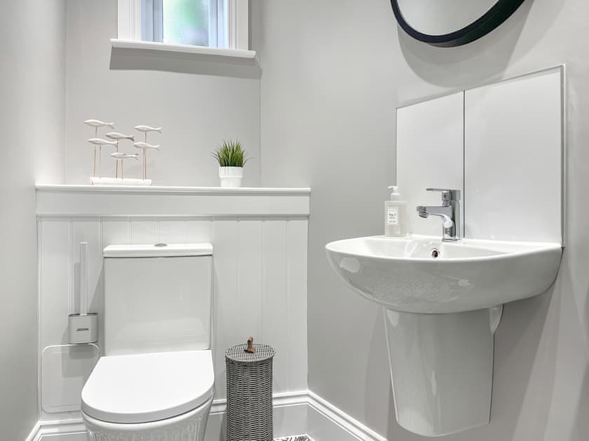 Bathroom | Rose Cottage, Cromford