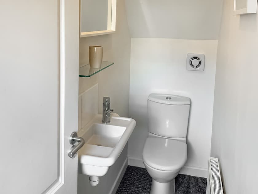 Bathroom | Clarence Mews Cottage, Cromer