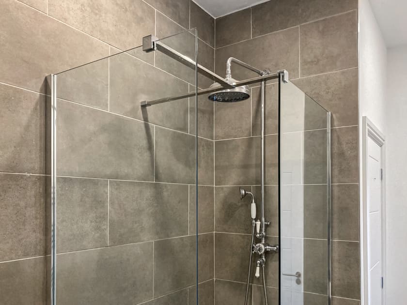 Bathroom | Bolingey Chapel, Perranporth