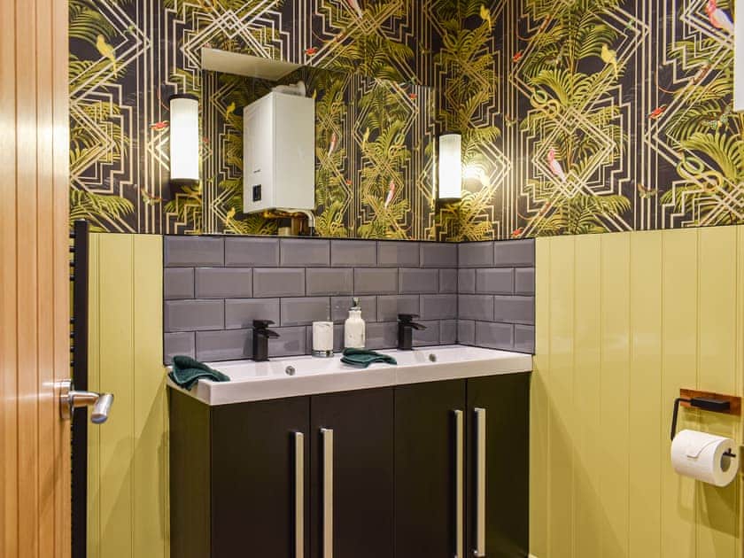 En-suite | The Retreat, Ringwood, near Wimborne