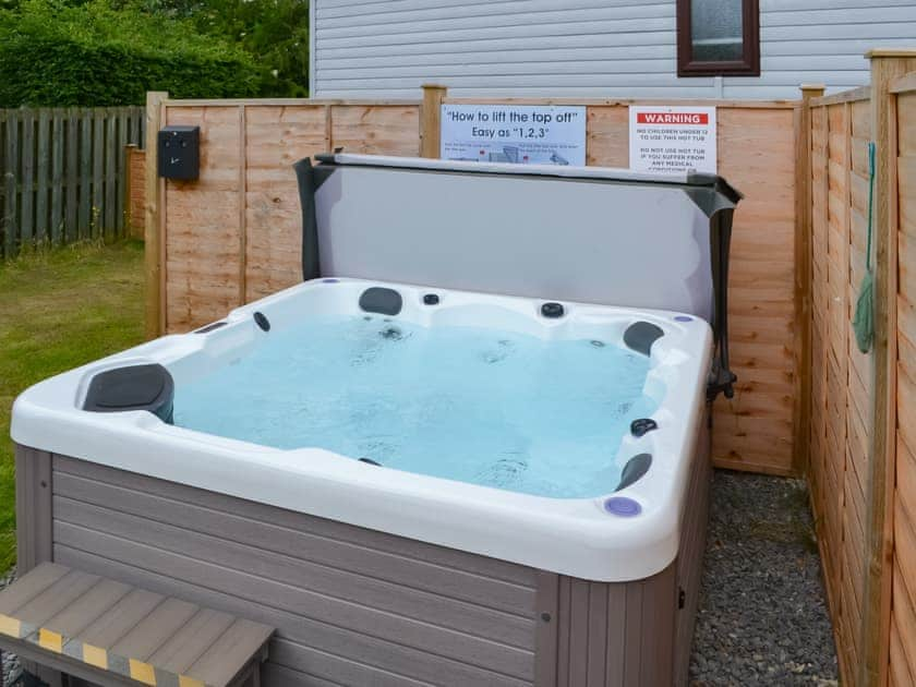 Hot tub | Holly Lodge - Wilberfoss Holiday Park, Wilberfoss, near York