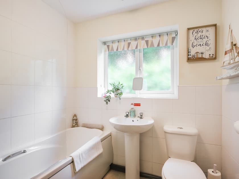Bathroom | Tides Reach - Tides Reach and Treetops, Aberdyfi