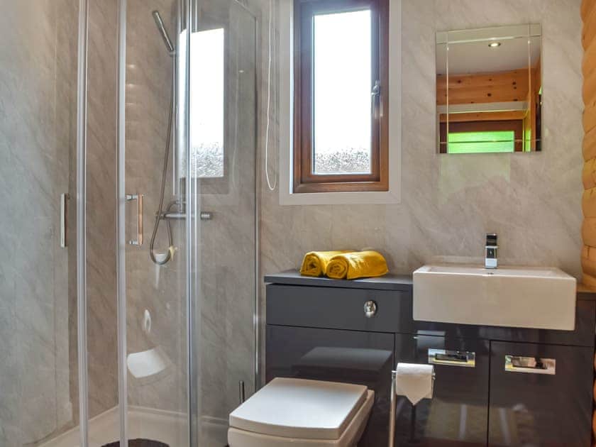 Bathroom | Herons Log Cabin, Rosebush