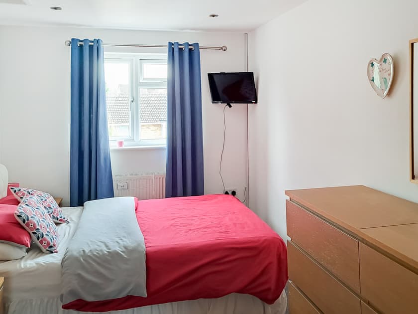 Double bedroom | Cosy Cotswolds House, Cheltenham