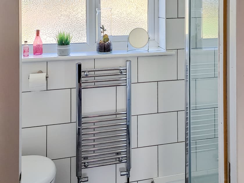 Bathroom | Cosy Cotswolds House, Cheltenham
