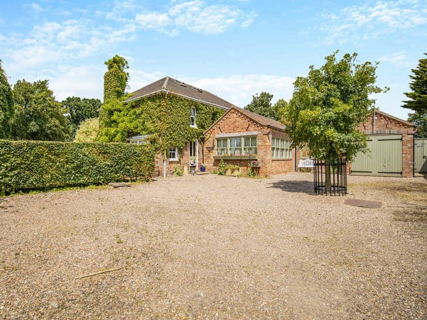 Exterior | Jockhedge- The Farmhouse - Jockhedge, Burgh Le Marsh, near Skegness