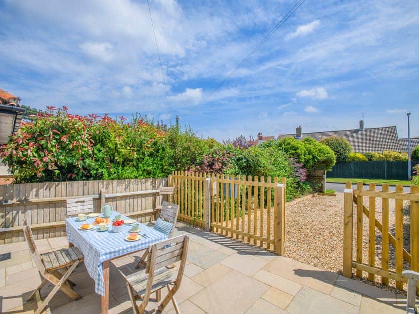 Sitting-out-area | Links Lookout, Sheringham