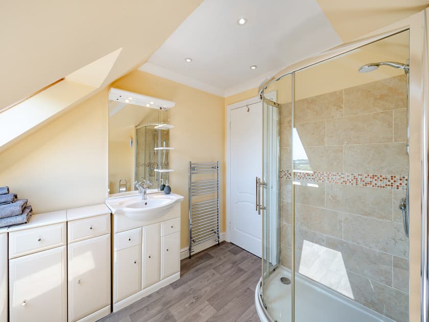 Bathroom | Crownhill Bay Penthouse - Crownhill Bay House, Down Thomas, near Plymouth
