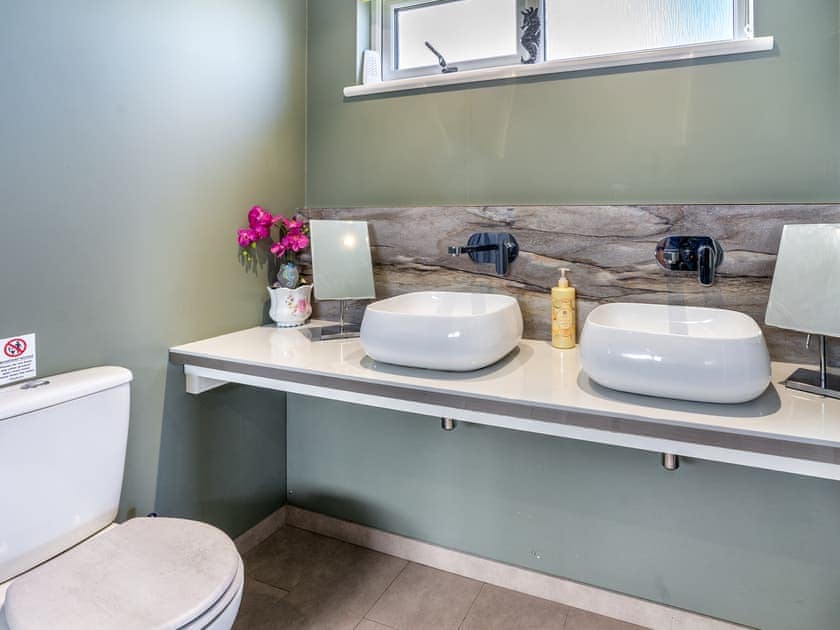 Bathroom | Tranquillity - Dinas Country Club, Dinas, near Fishguard