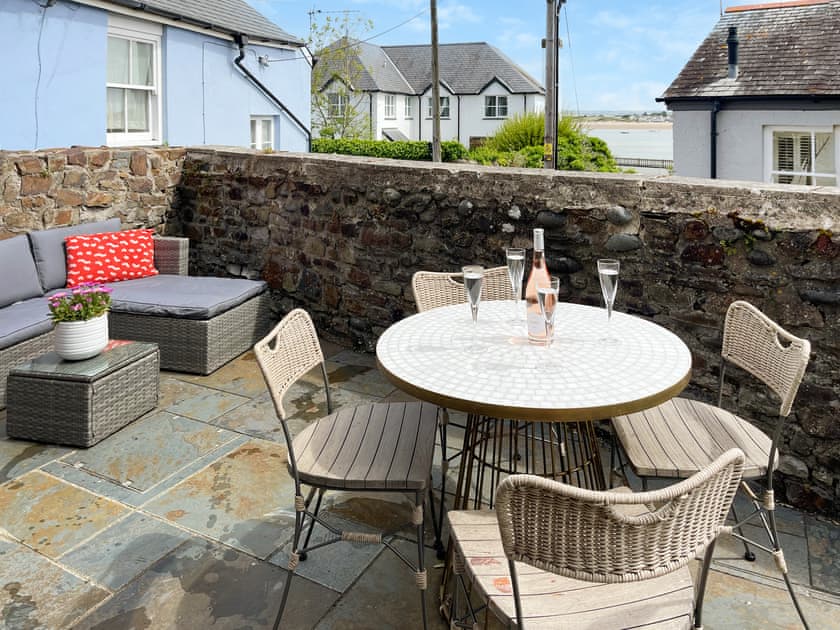 Sitting-out-area | Waterside Garden, Appledore