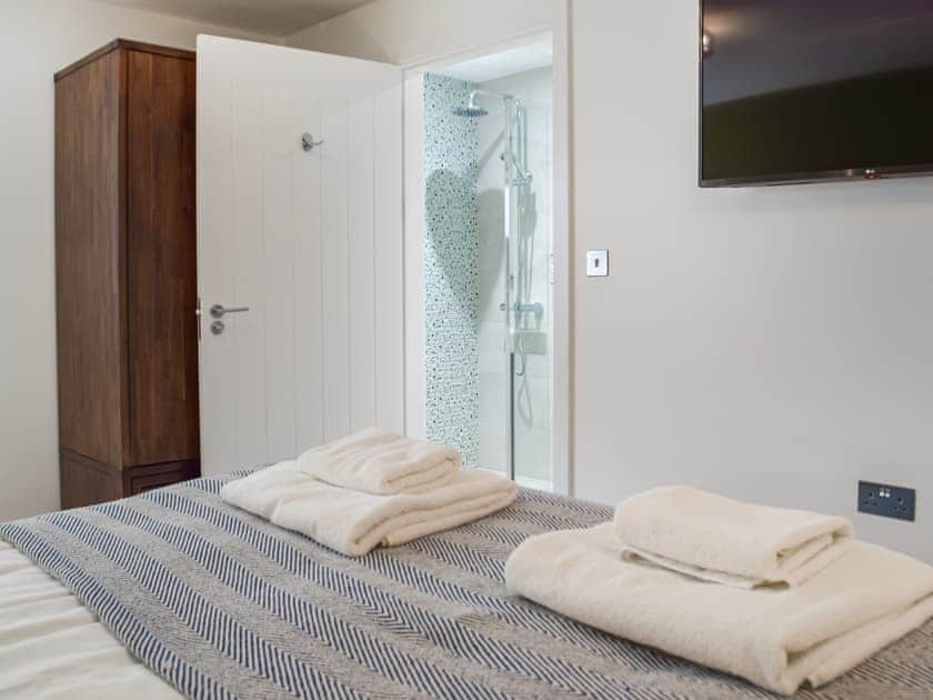 Bathroom | Ty Mor - Gwbert Holiday Cottages, Gwbert, near Cardigan