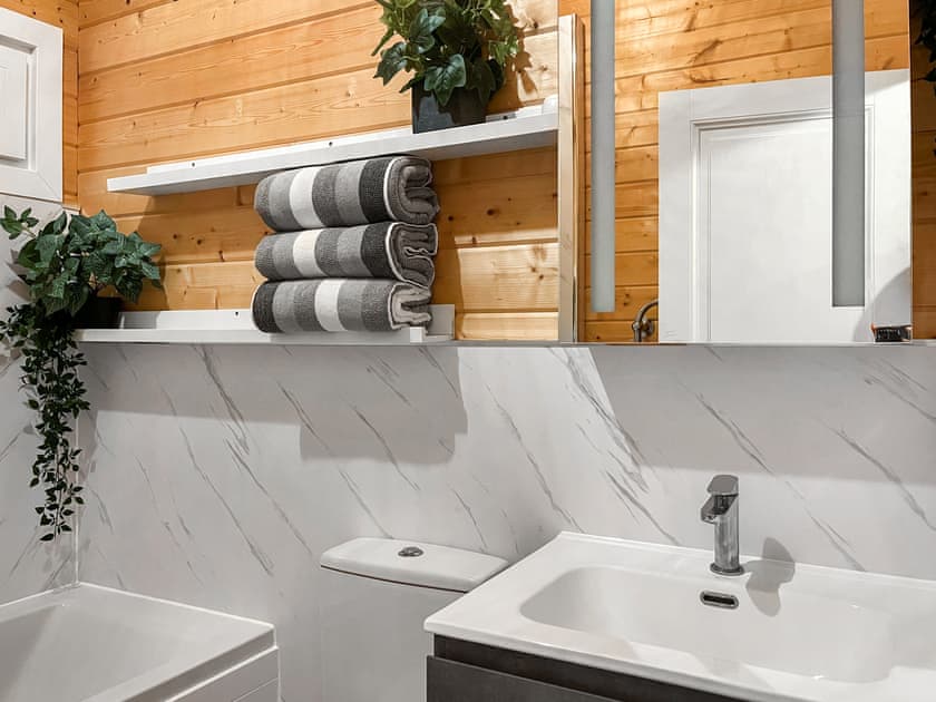 Bathroom | Ivy Lodge, Rudyard, near Leek