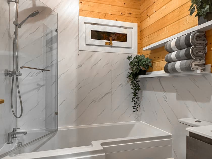 Bathroom | Ivy Lodge, Rudyard, near Leek