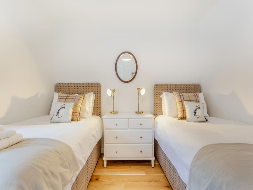 Twin bedroom | Sandakan, Inverness, near Nairn