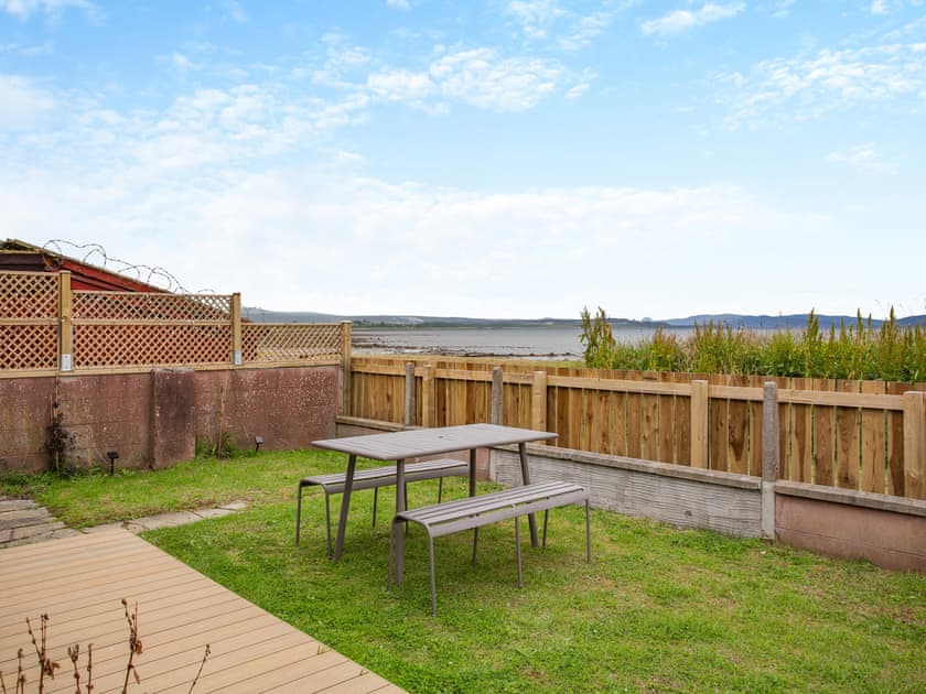 Sitting-out-area | Sandakan, Inverness, near Nairn