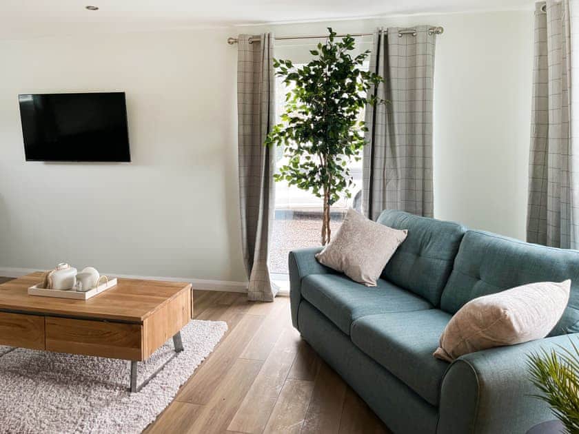 Open plan living space | Riverbank Cottage - Riverbank, Broadford