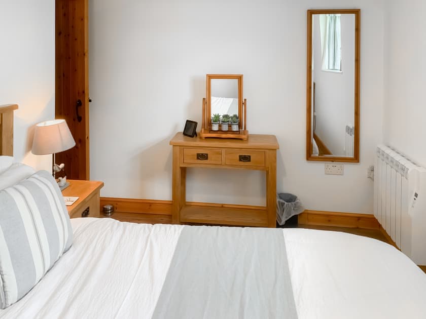 Elegant double bedroom | Birdsong Cottage, Near Woolsery