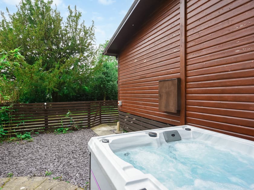 Hot tub | Garth Holiday Park - The Squirrels Drey C32 - Garth Caravan Park, Machynlleth