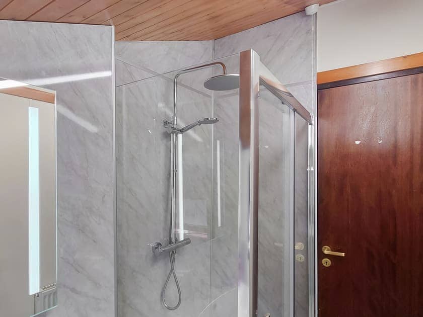 Bathroom | 27 Aviemore Holiday Park, Aviemore