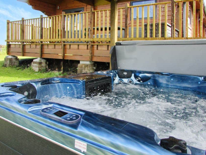 Hot tub | Stag Lodge - Stag and Coo Holidays, Falkirk