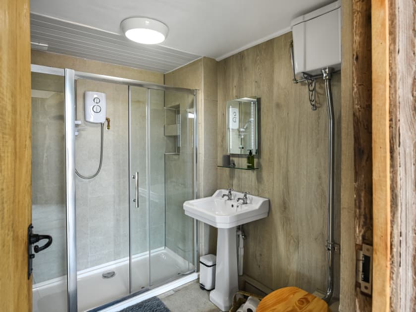 Bathroom | Orchard Barn - Sydnall Farm, Bridgnorth and Ironbridge