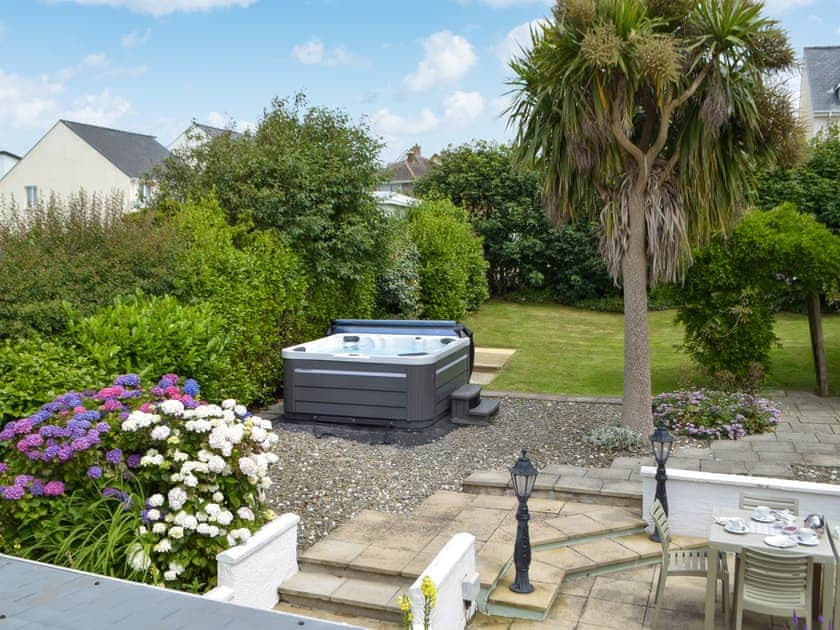 Garden | Ffin Yr Afon - Gwbert Holiday Cottages, Gwbert, near Cardigan