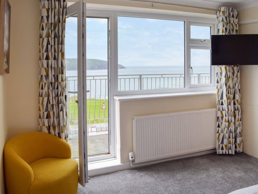 Double bedroom | Ffin Yr Afon - Gwbert Holiday Cottages, Gwbert, near Cardigan
