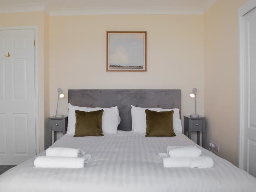 Double bedroom | Ffin Yr Afon - Gwbert Holiday Cottages, Gwbert, near Cardigan