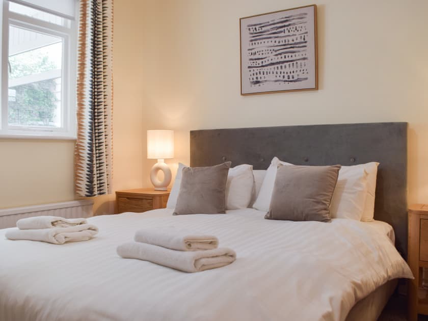 Double bedroom | Ffin Yr Afon - Gwbert Holiday Cottages, Gwbert, near Cardigan