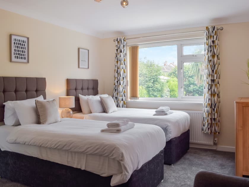 Twin bedroom | Ffin Yr Afon - Gwbert Holiday Cottages, Gwbert, near Cardigan