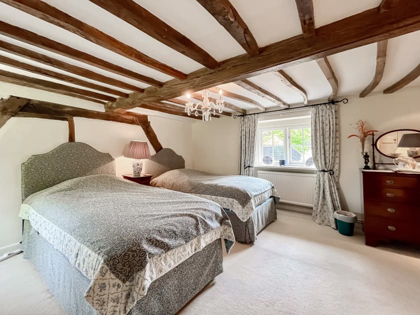Twin bedroom | Mulberry CottageCasa Bonita, Shalbourne, near Marlborough