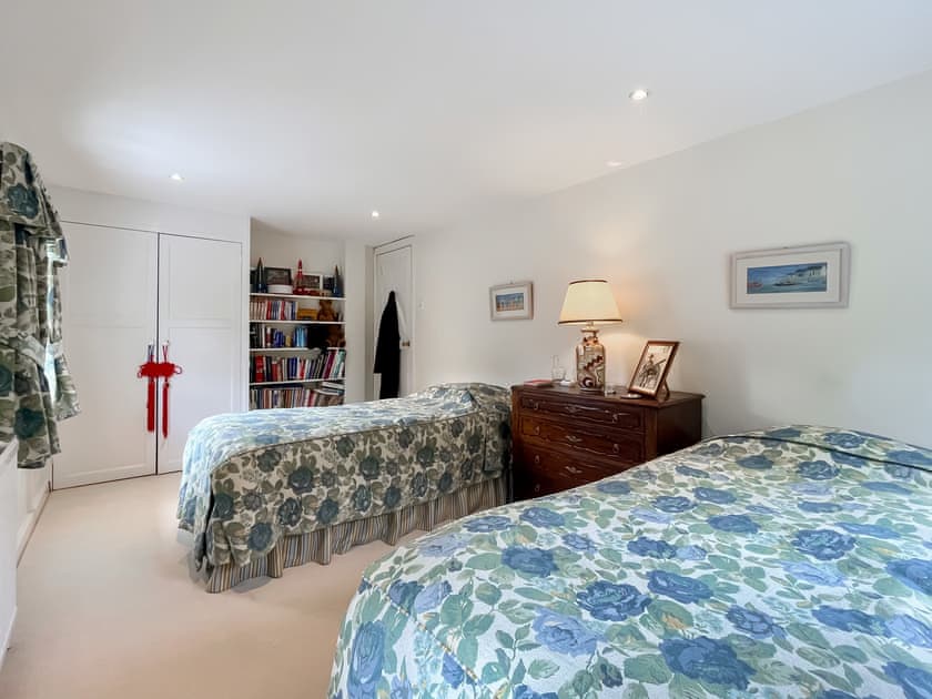 Twin bedroom | Mulberry CottageCasa Bonita, Shalbourne, near Marlborough