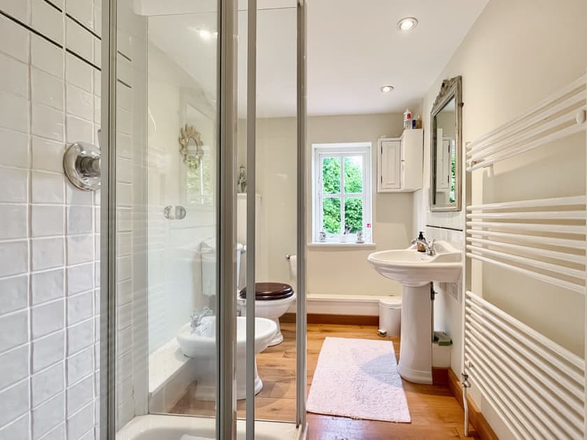 Shower room | Mulberry CottageCasa Bonita, Shalbourne, near Marlborough