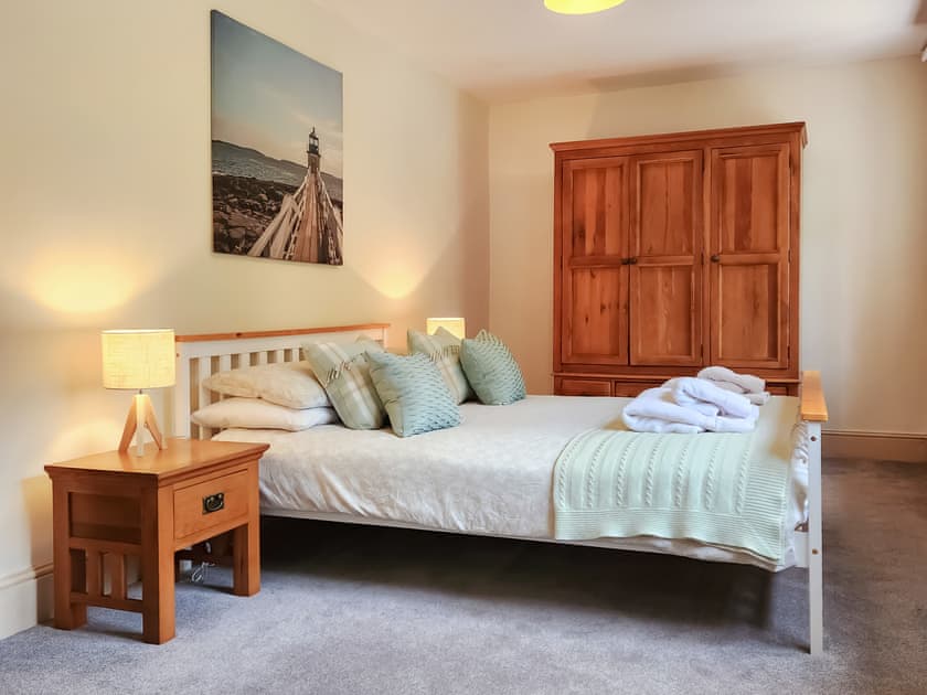 Double bedroom | Pigeon Coo Farmhouse, Hamstead, near Yarmouth