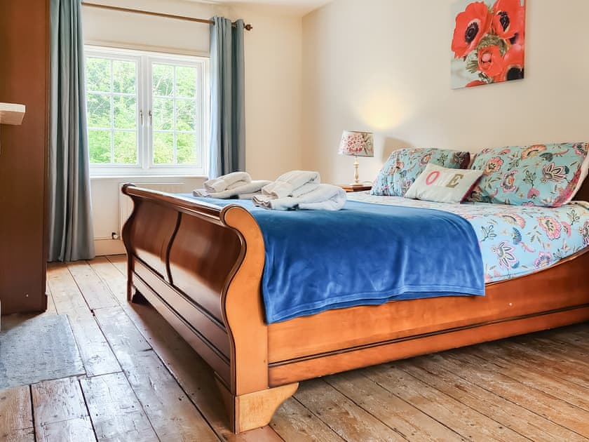Double bedroom | Pigeon Coo Farmhouse, Hamstead, near Yarmouth