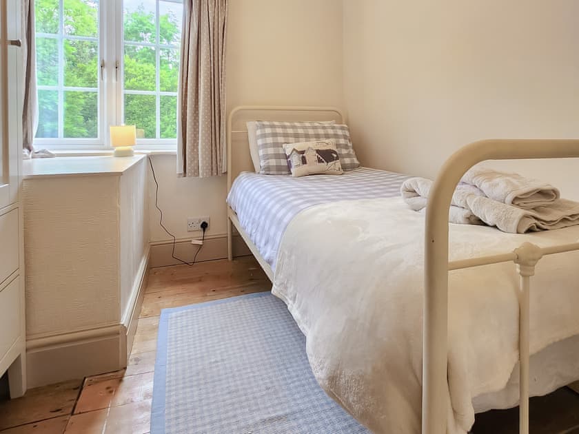 Single bedroom | Pigeon Coo Farmhouse, Hamstead, near Yarmouth