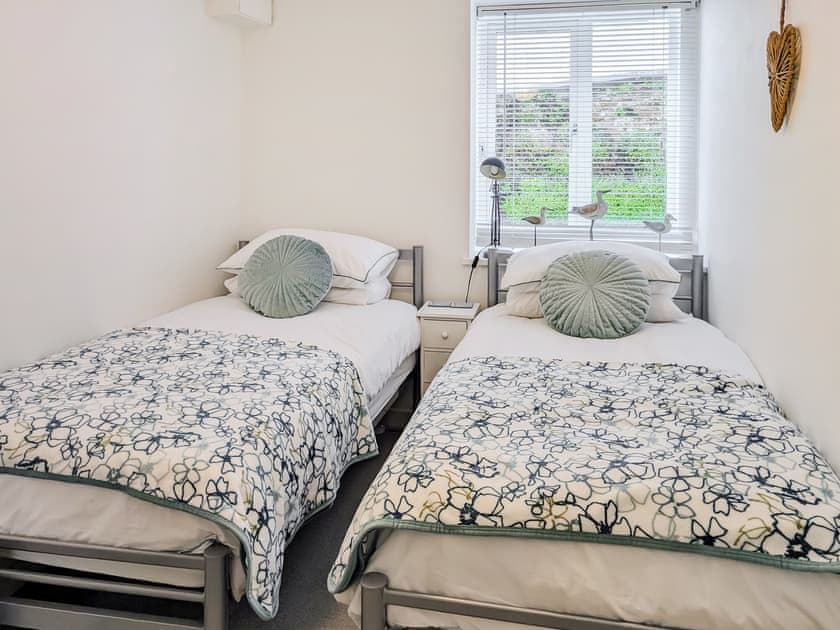 Twin bedroom | SeascapeSt Catherine’s Court, Fowey