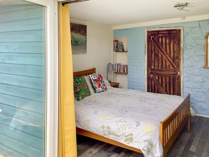 Double bedroom | Holly Cottage, Roud