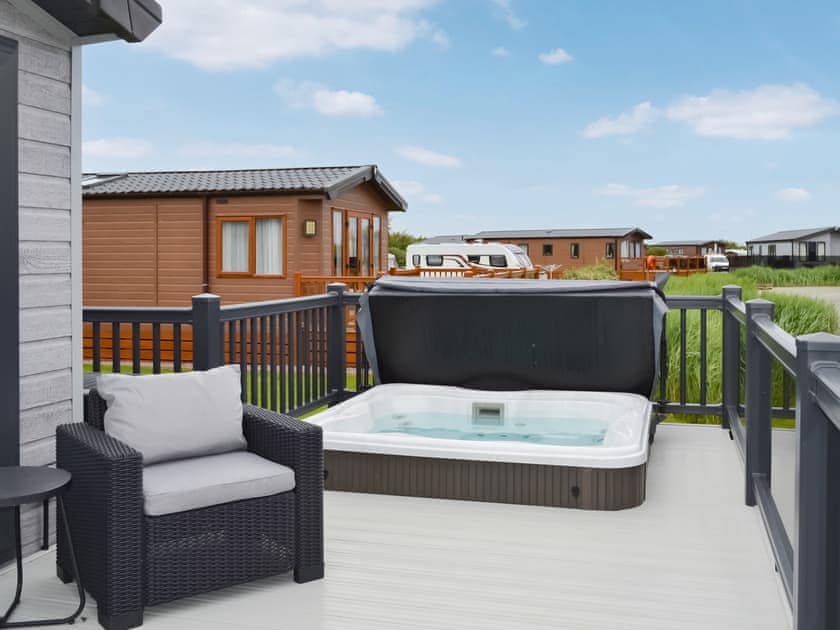 Hot tub | Sandy Shore - The Laurels, Addlethorpe, near Skegness