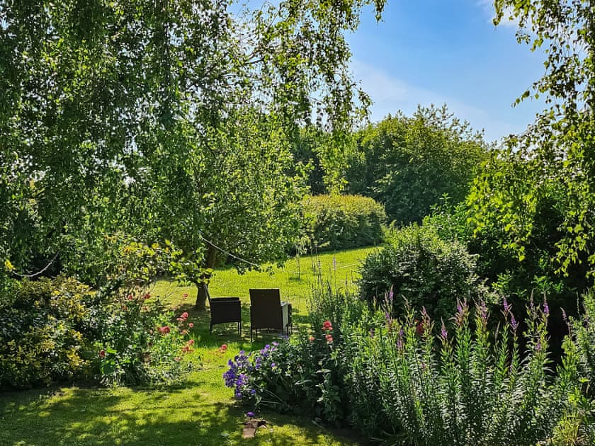 Sitting-out-area | Elm Barn View - Elm Barn, Freethorpe