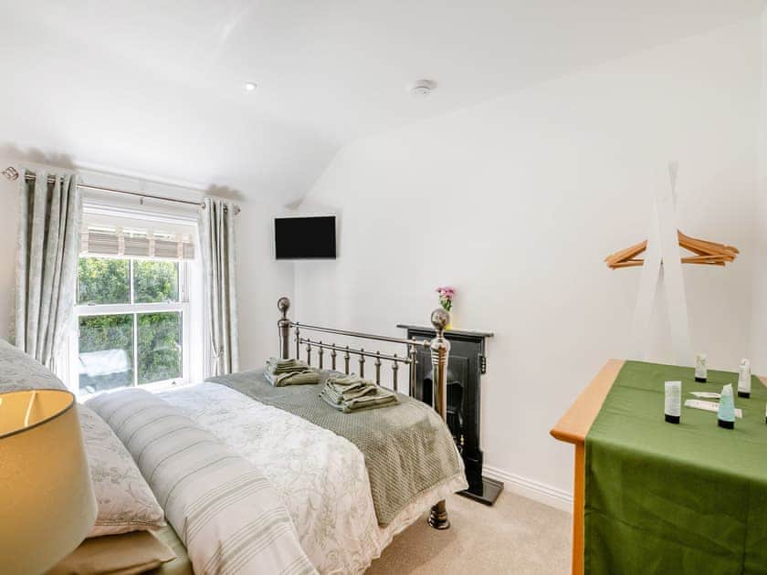 Double bedroom | Clear View Cottage, Pickering