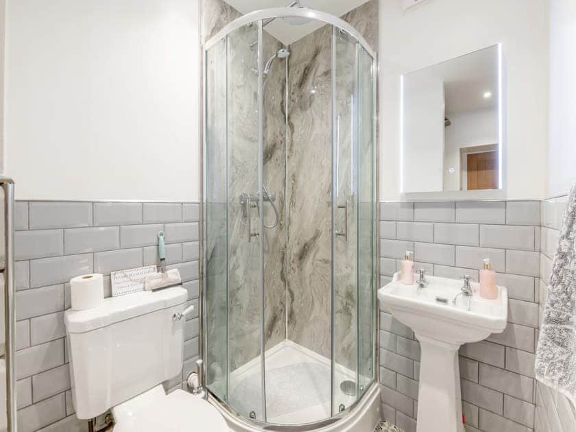 Bathroom | Clear View Cottage, Pickering
