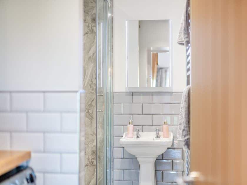 Bathroom | Clear View Cottage, Pickering
