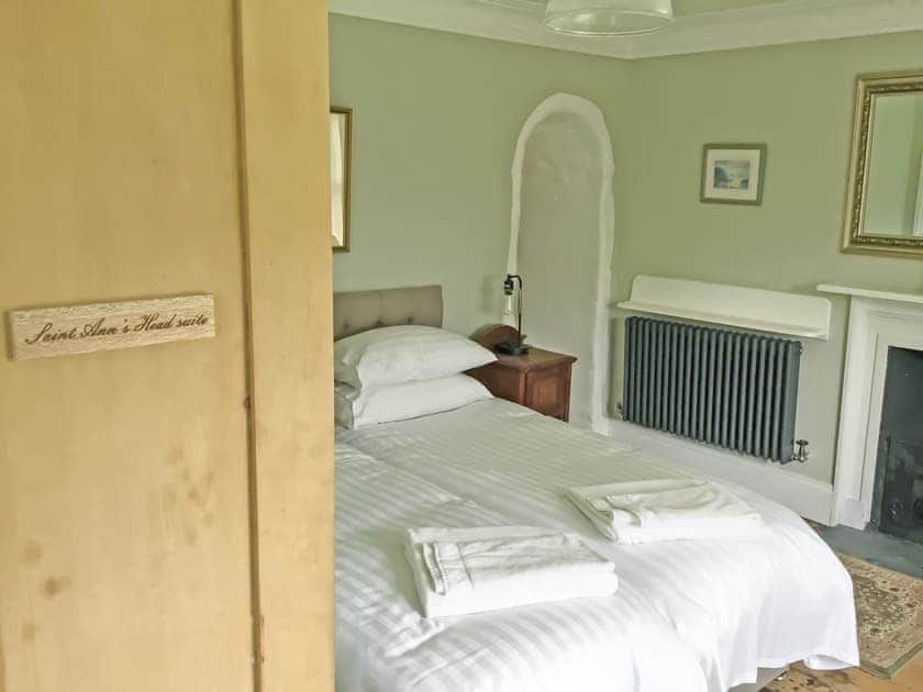 Double bedroom | Maclaren House, Thornton