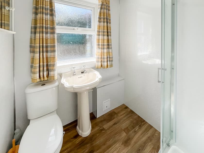 Bathroom | Kilquhanity Cottage, Castle Douglas