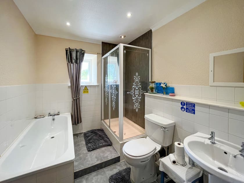 Bathroom | Carty Cottage - Barrhill Farm Holidays, Newton Stewart