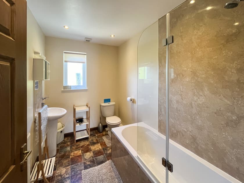 Bathroom | Cree View Cottage - Barrhill Farm Holidays, Newton Stewart
