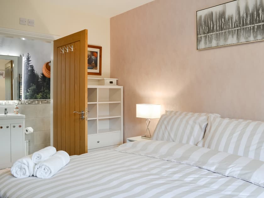 Double bedroom | Maybelle’s Cottage, Langtoft, near Driffield