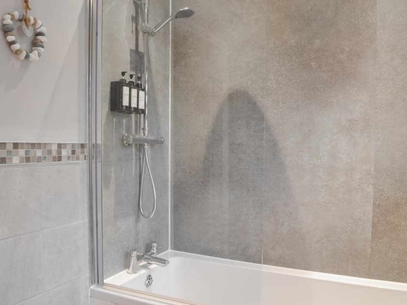 Bathroom | Maybelle’s Cottage, Langtoft, near Driffield